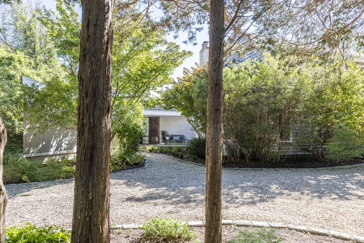 4108 Noyack Road