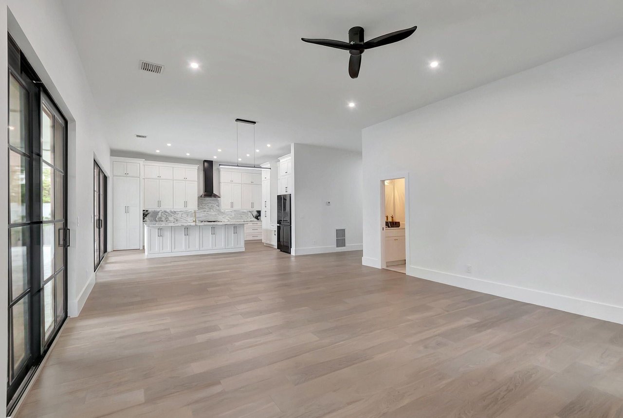17 NW 16th St