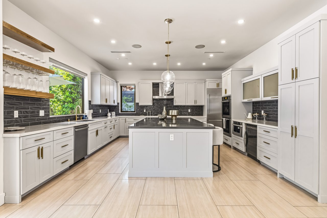 Hesperia Ave, 91316