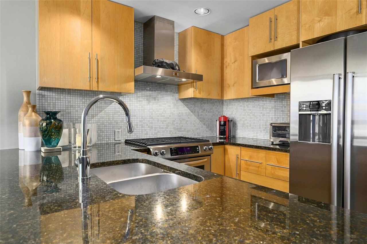 300 Bowie St APT 702