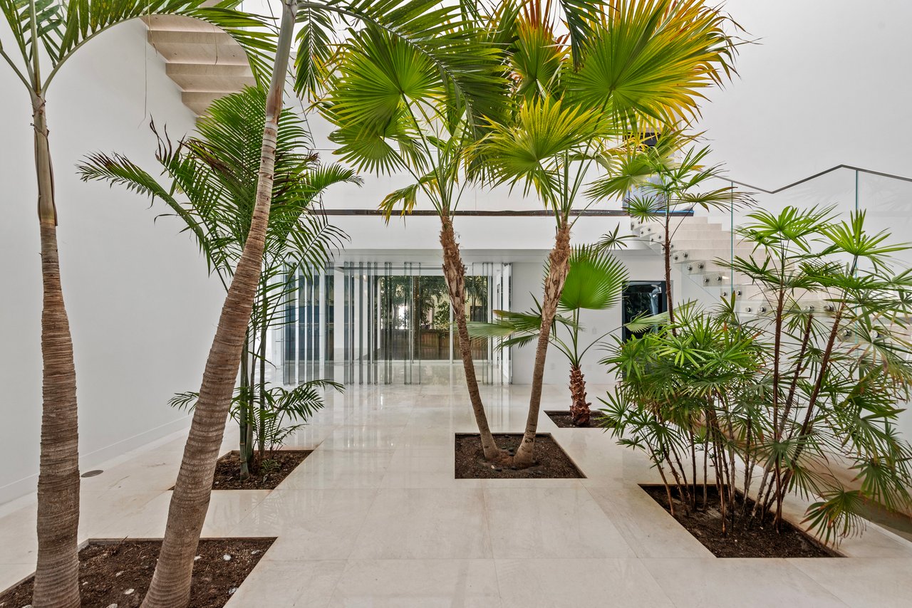 Mansion on N Venetian Way