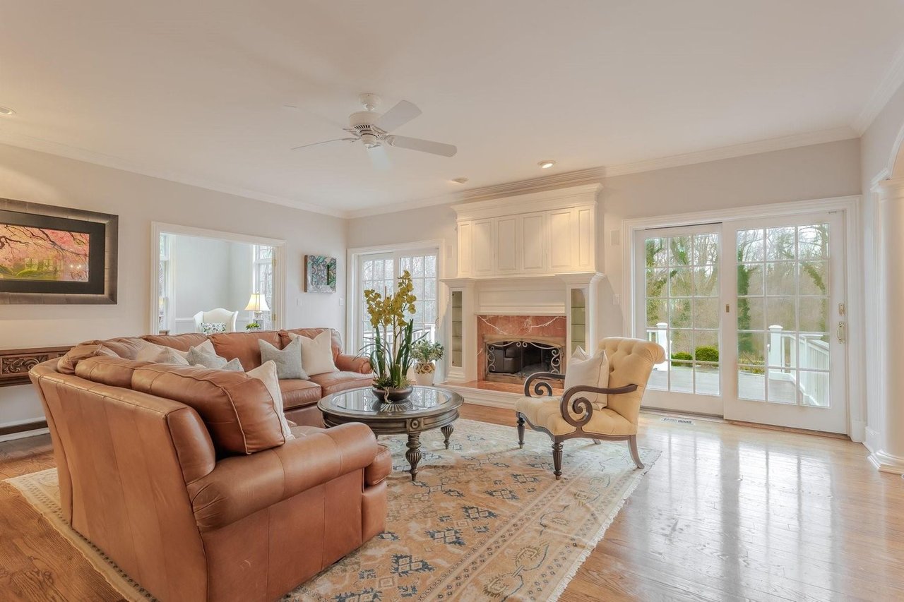 51 Lloyd Ln