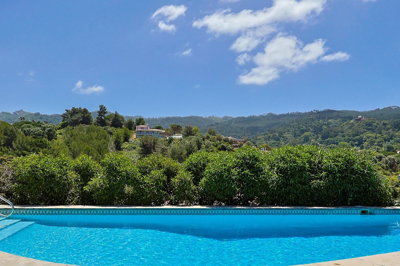 Exclusive Family Villa with Expansive Gardens Near Sintra’s UNESCO Heritage Centre