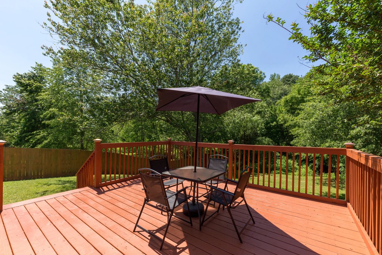 Sold - 612 Hunters Lane, 3 Beds with a Creek & Great Room