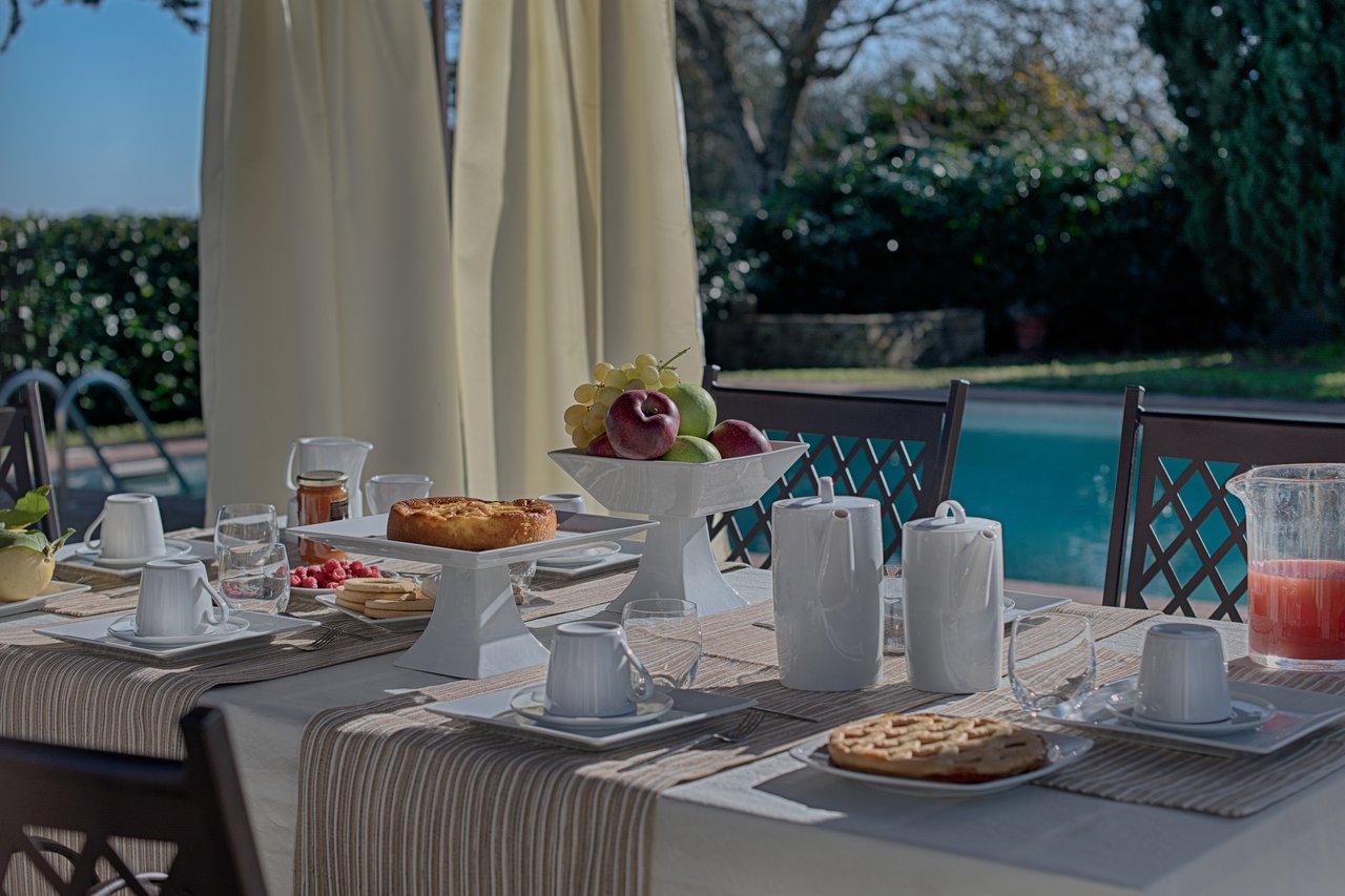 Tuscan Villa With Panoramic Country Views