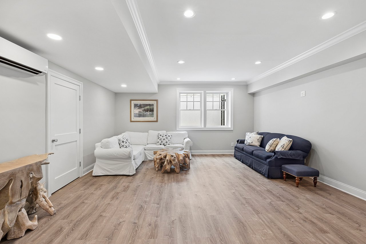 24 Seely Lane