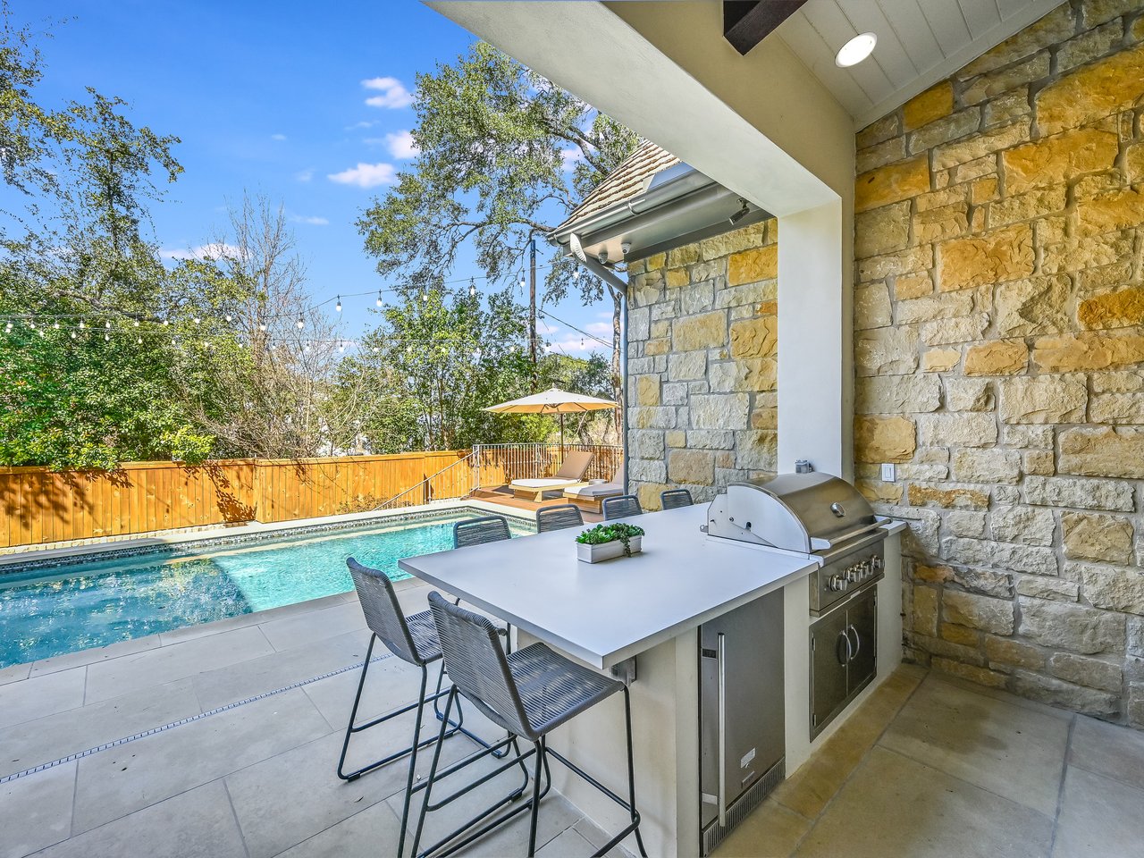 4907 Rollingwood Drive