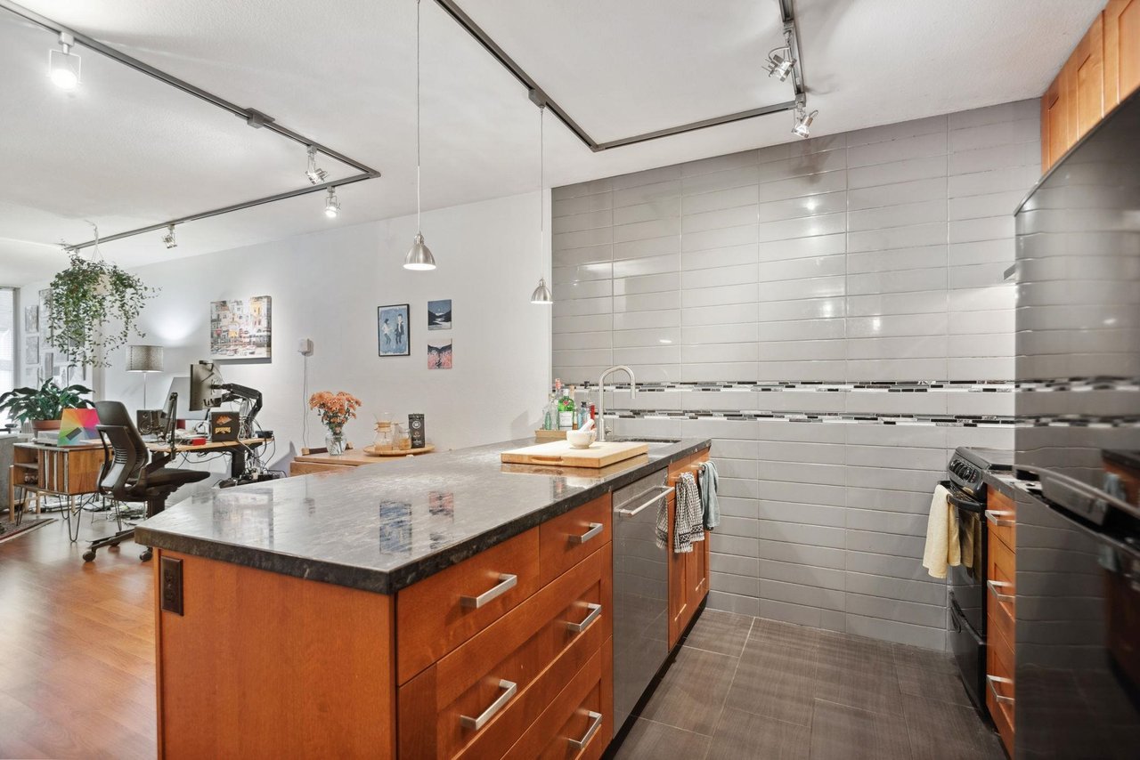 615-1330 Burrard St