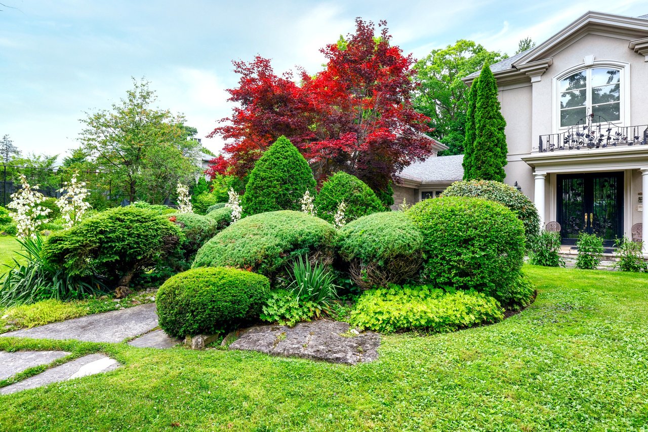 Prestigious Riverview Drive