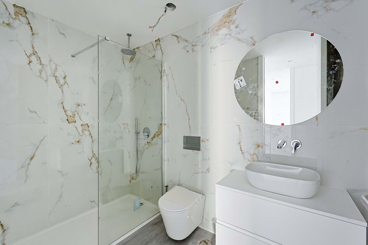 Modern 1-Bedroom Apartment in Camarate, Loures