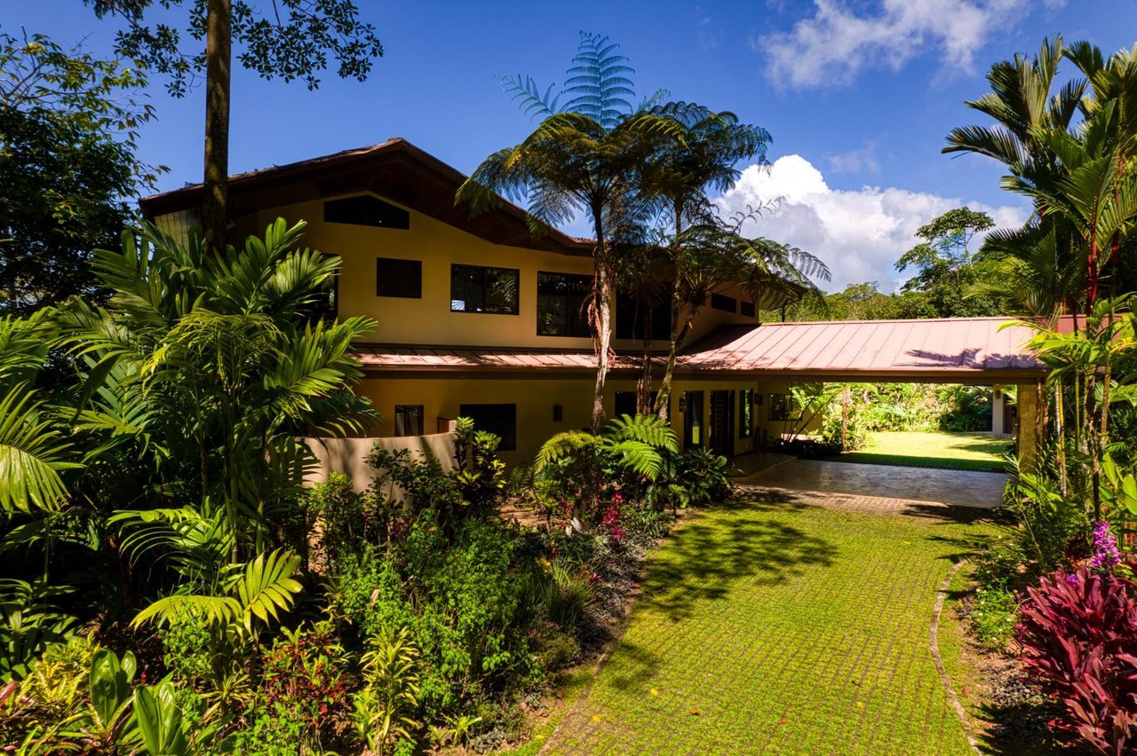 Modern Ocean View Rainforest Estate, Dominical, Puntarenas