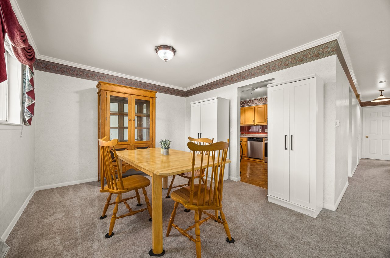6308 MacArthur Dr, Woodridge