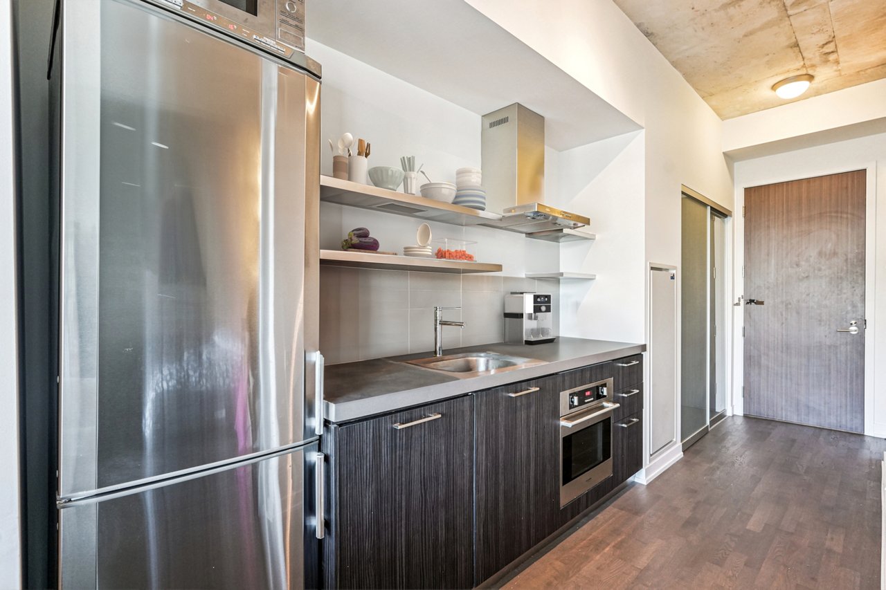 560 King St West Suite 1006