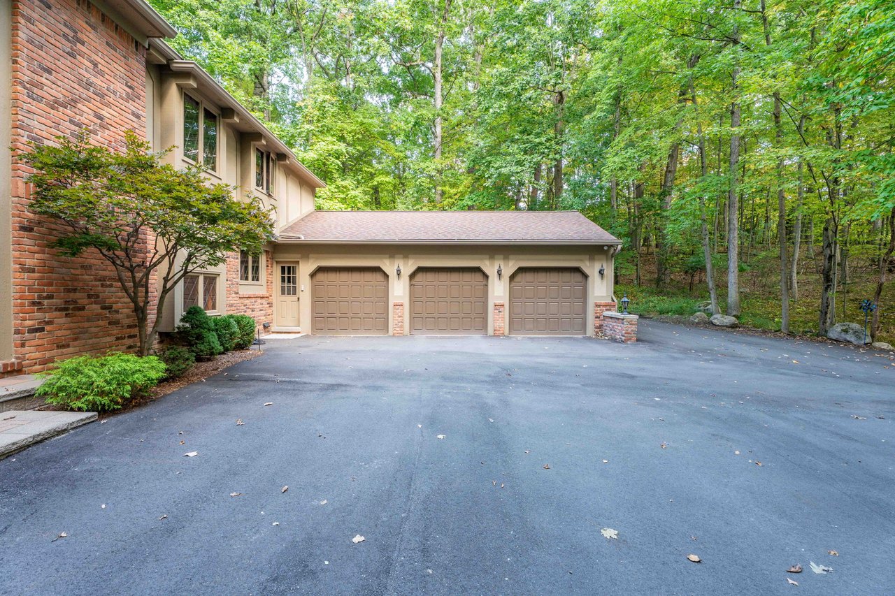 1100 Bretton Lane, Bloomfield Hills