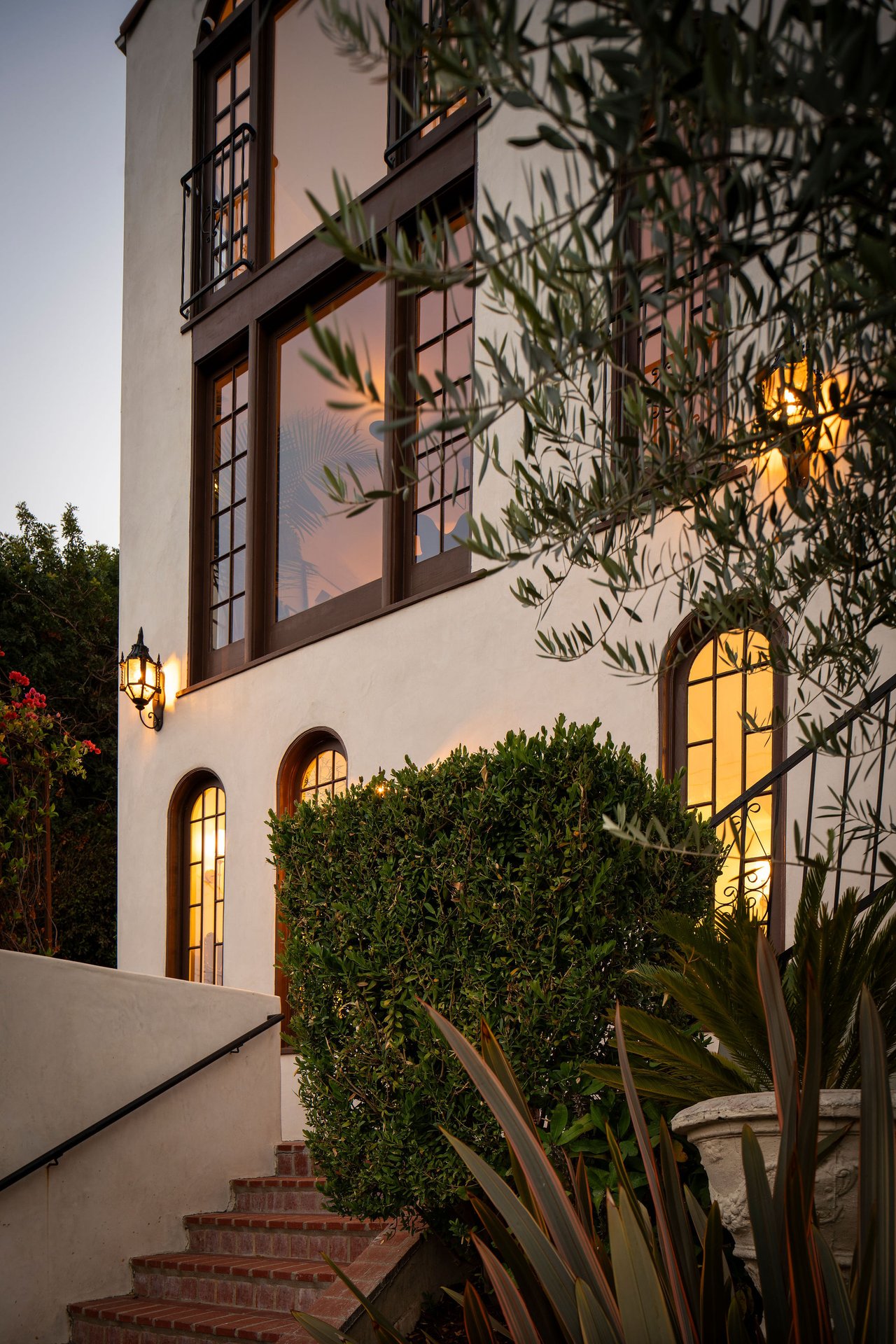 Vacant Trophy Silverlake Triplex With Reservoir Views