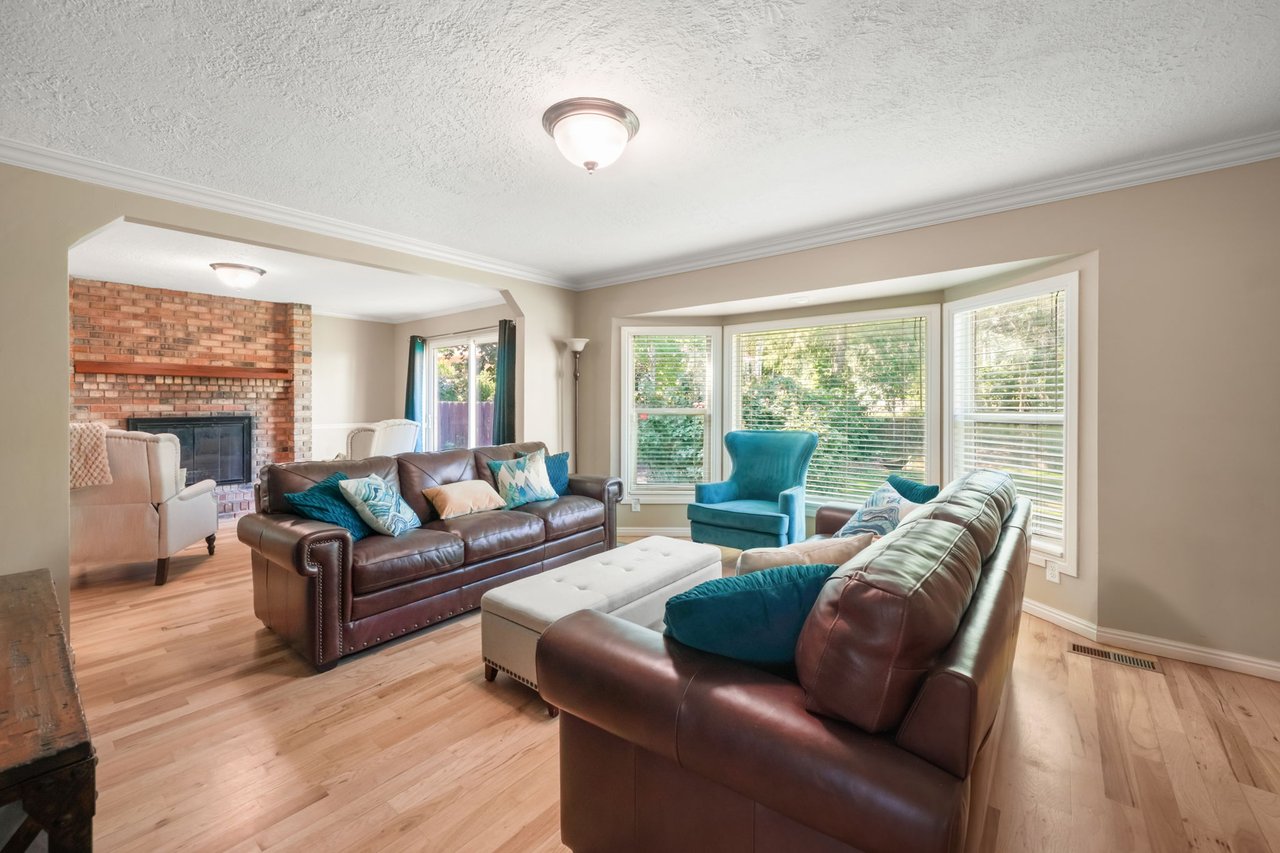 8916 S Cobble Crest Ln