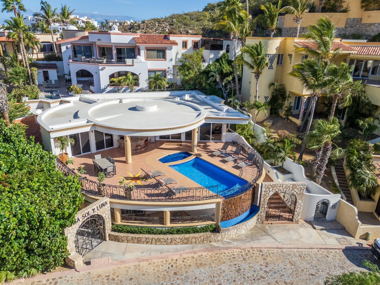 Golf, beach, and amenities comparison between Palmilla and Cabo Del Sol for luxury buyers in Los Cabos
