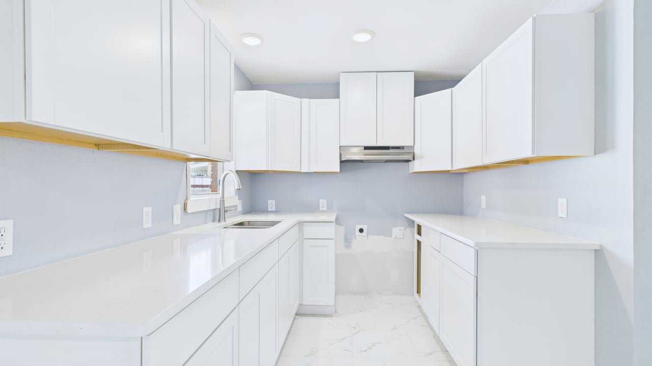 2210 Country Club Dr