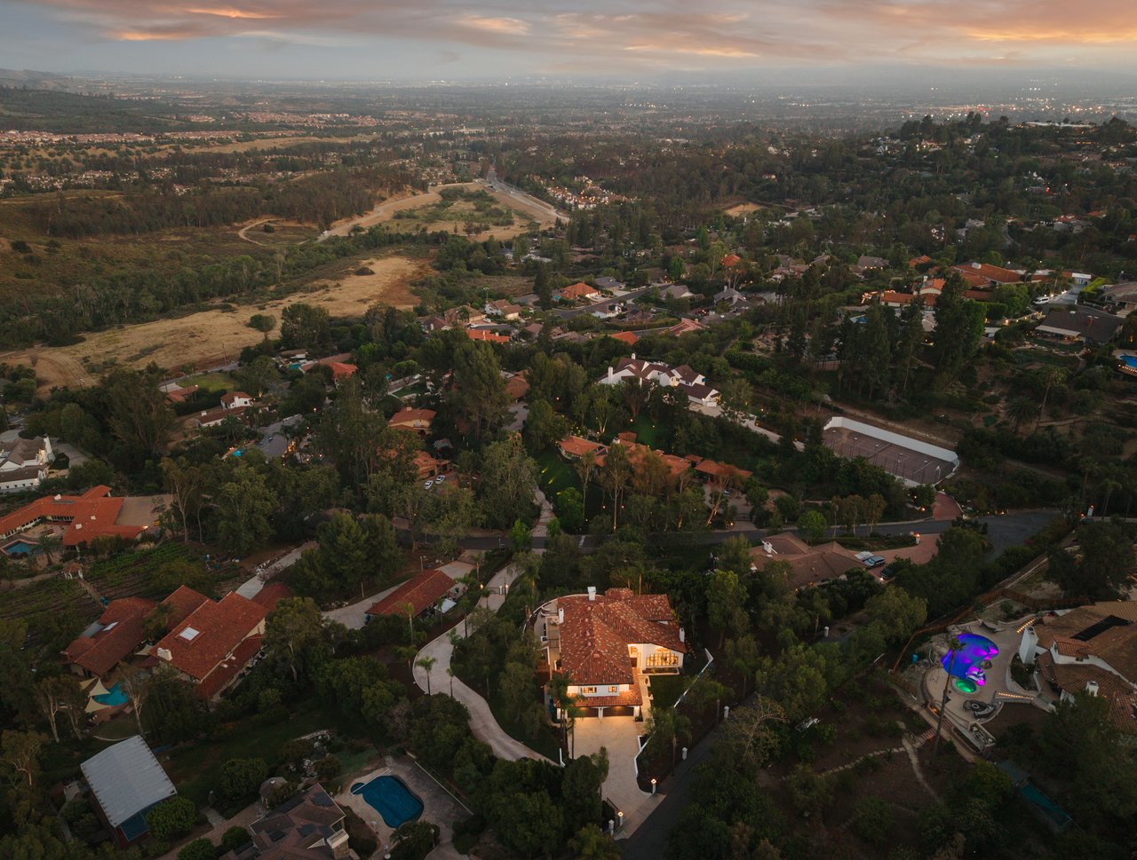 1805 Holly Tree Lane