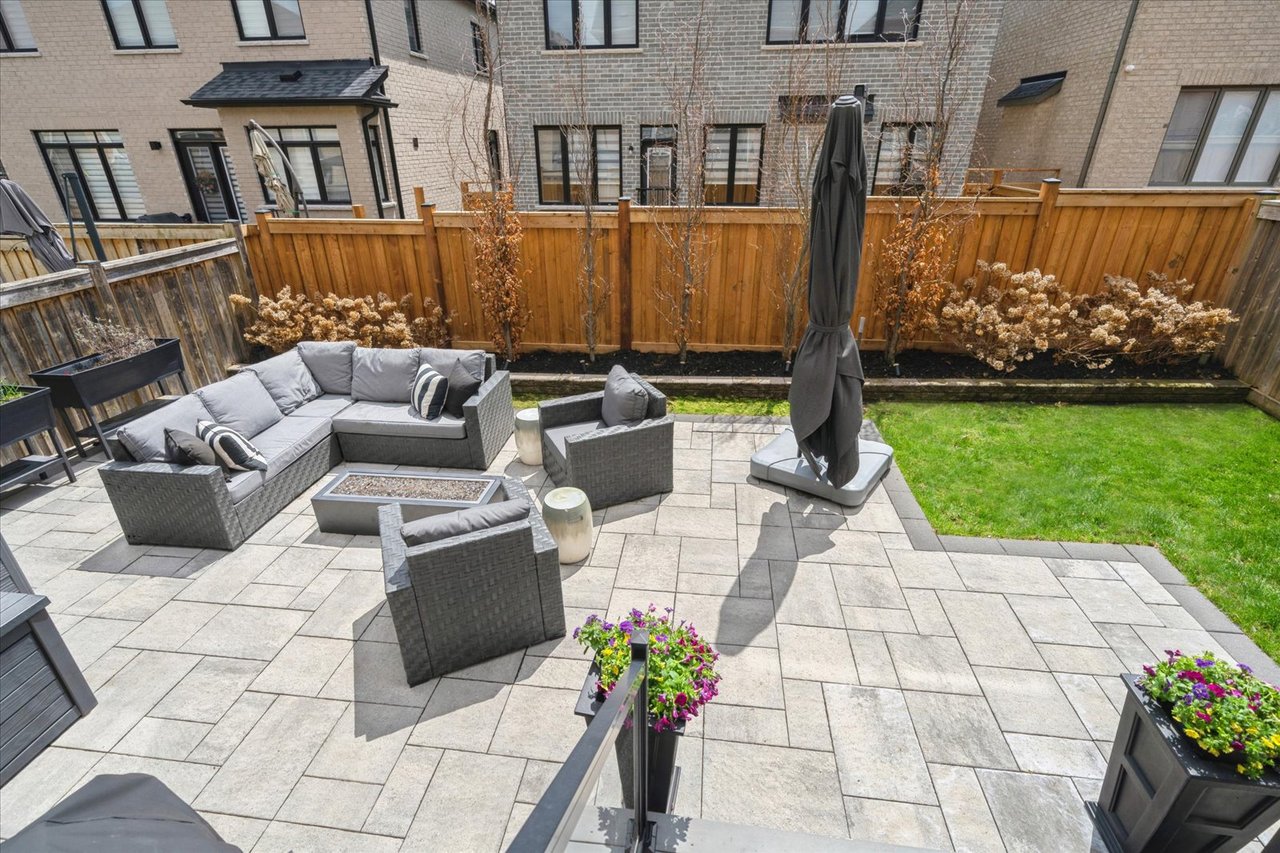 32 Maplebank Cres