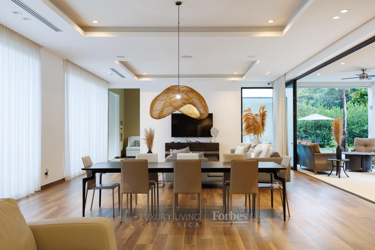 20166 - Paradise Estate: 4-Bedroom Villa with Spa & Pool in Pinilla