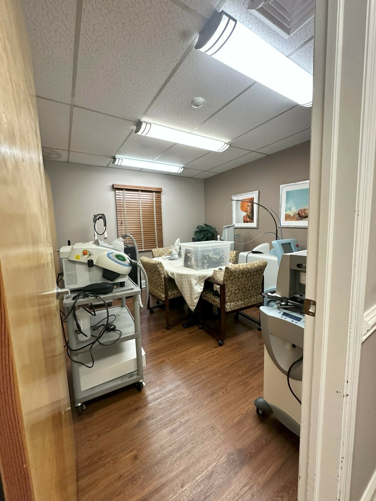 445 Main Street, Center Moriches