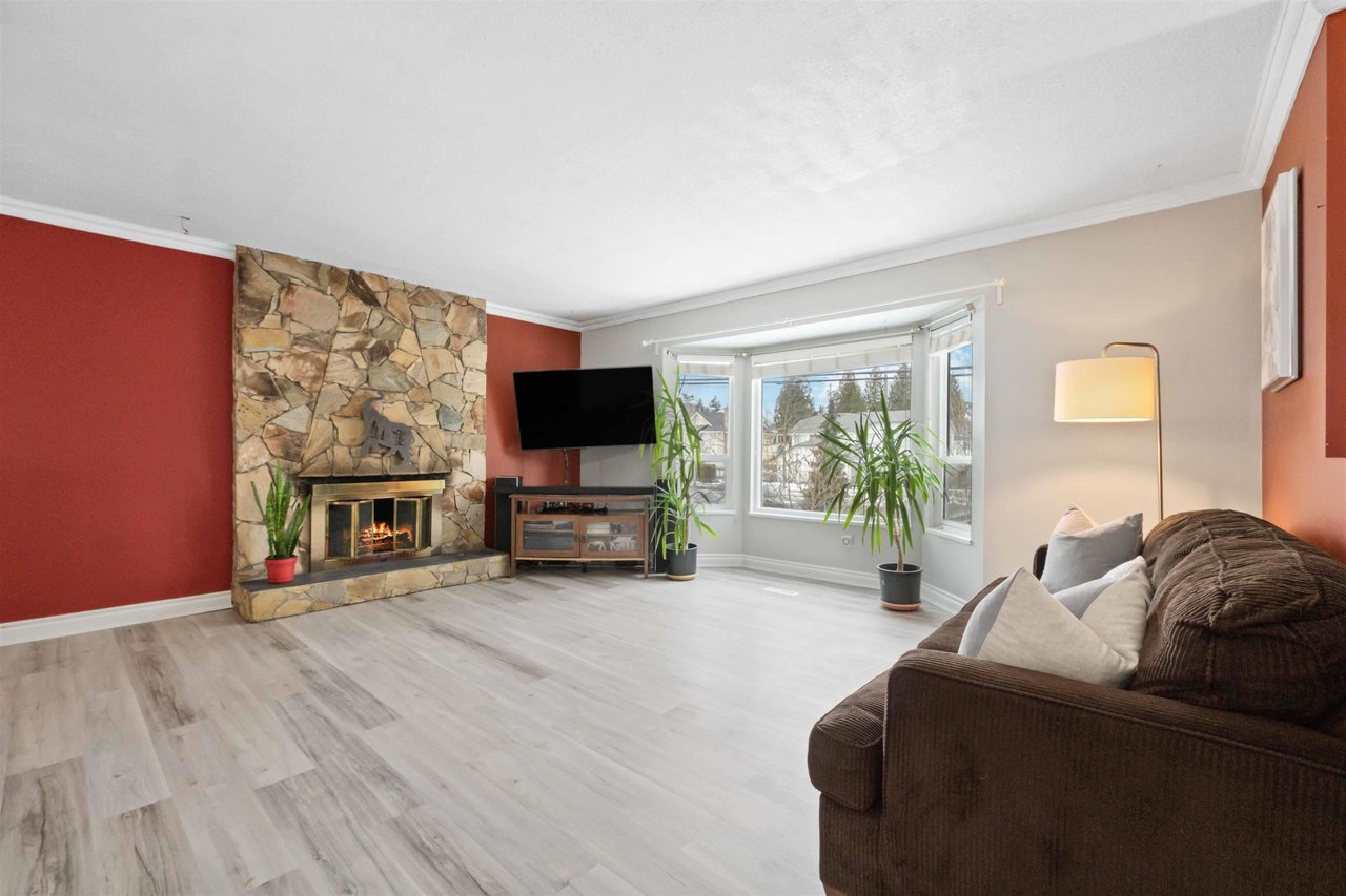 15774 96 Ave