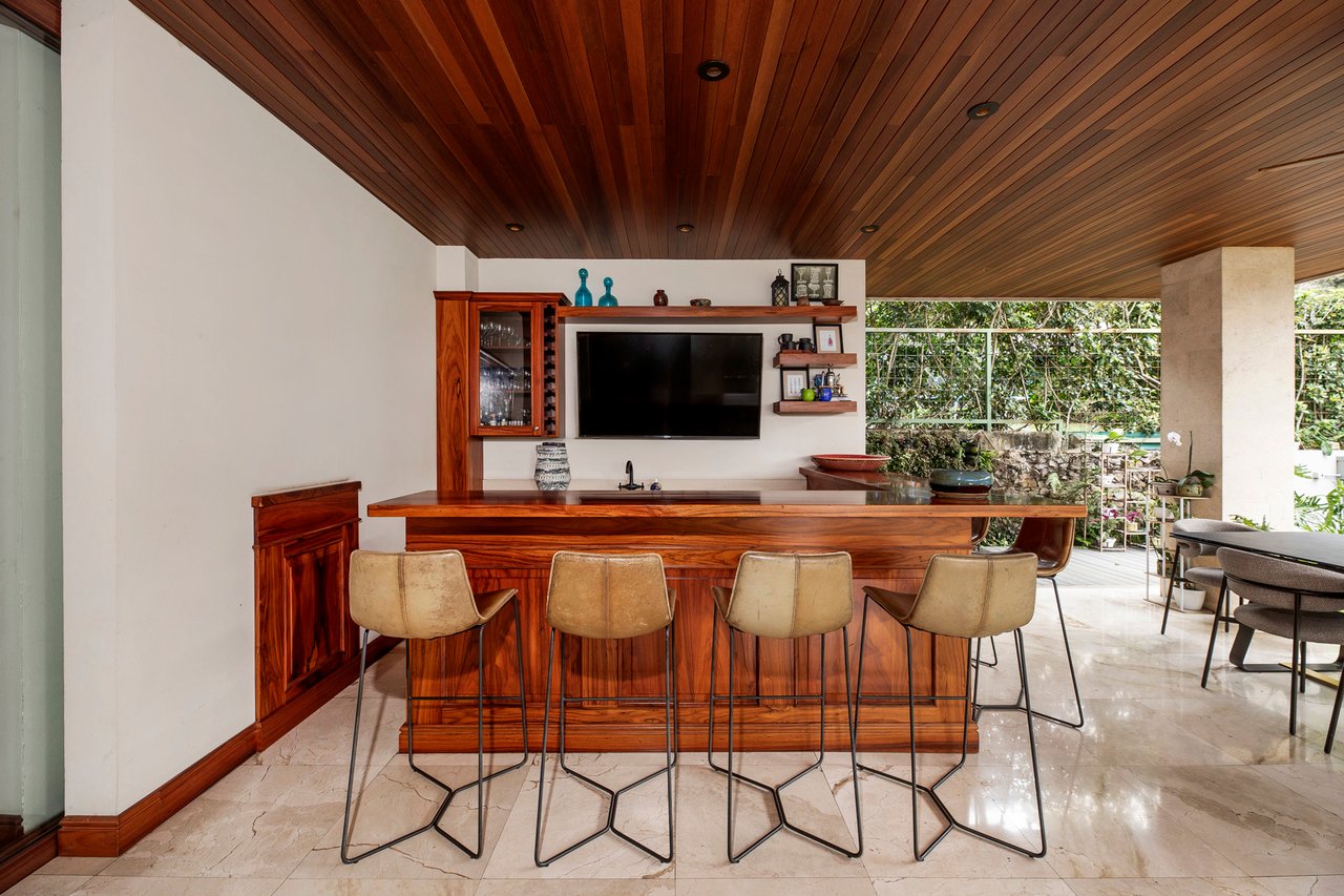 Cerro Real Panoramic Family Home, Escazu, San Jose