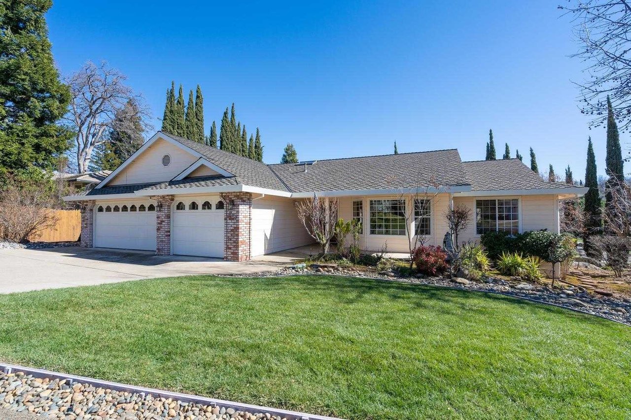 820 OAK CREST Circle