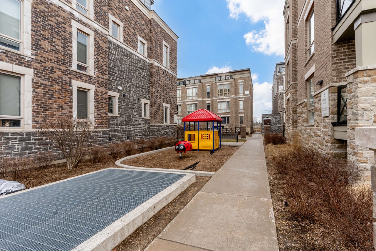 112-2 Dunsheath Way