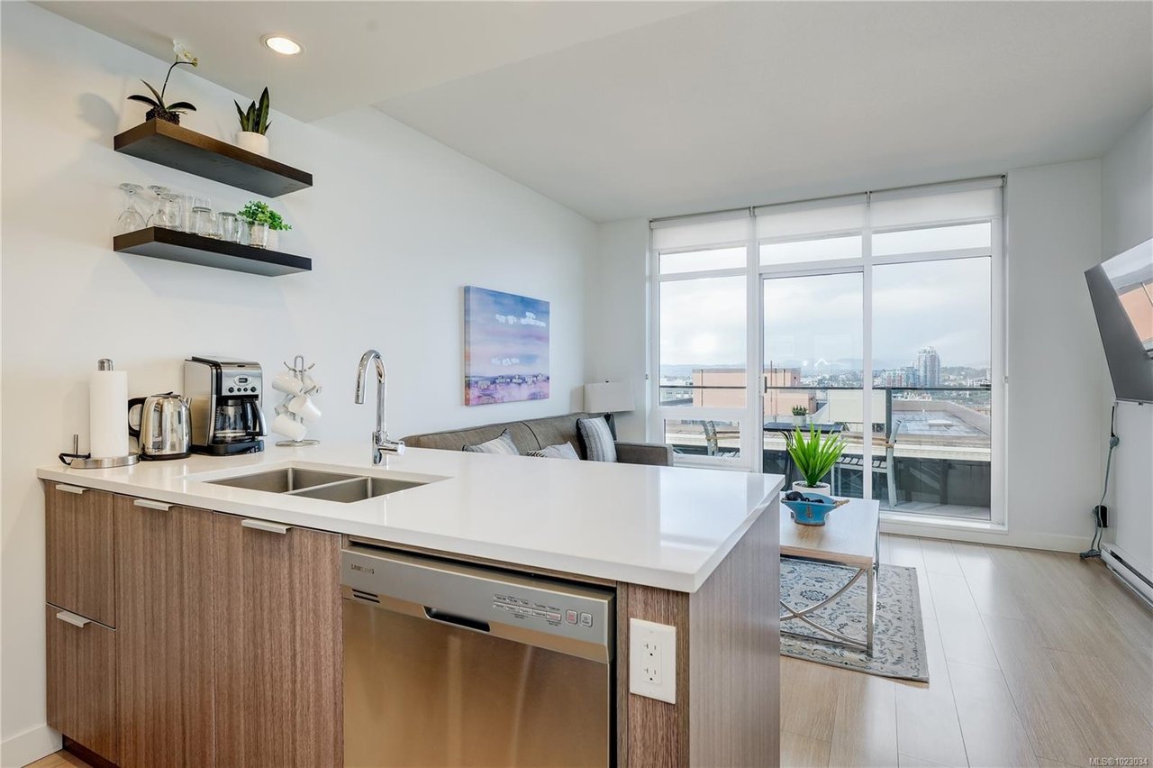910-728 Yates St, Victoria