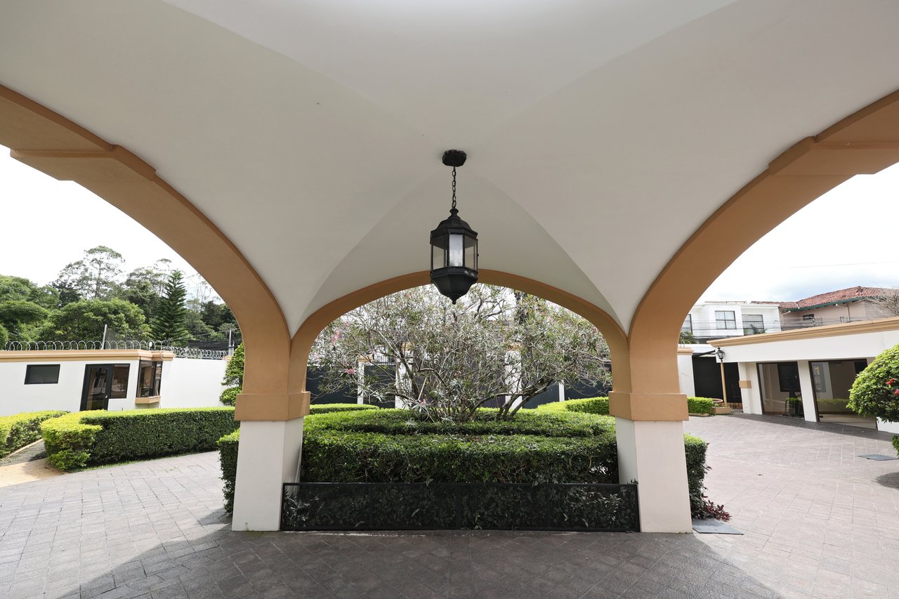 Luxury City Estate, Curridabat, San Jose