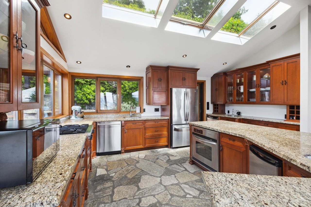 425 Mountain Dr
