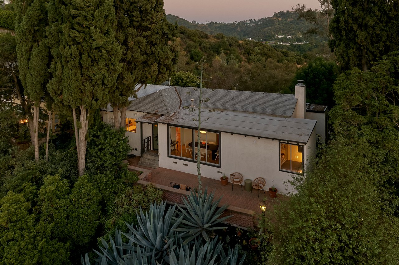 11764 Laurelcrest Drive in Studio City