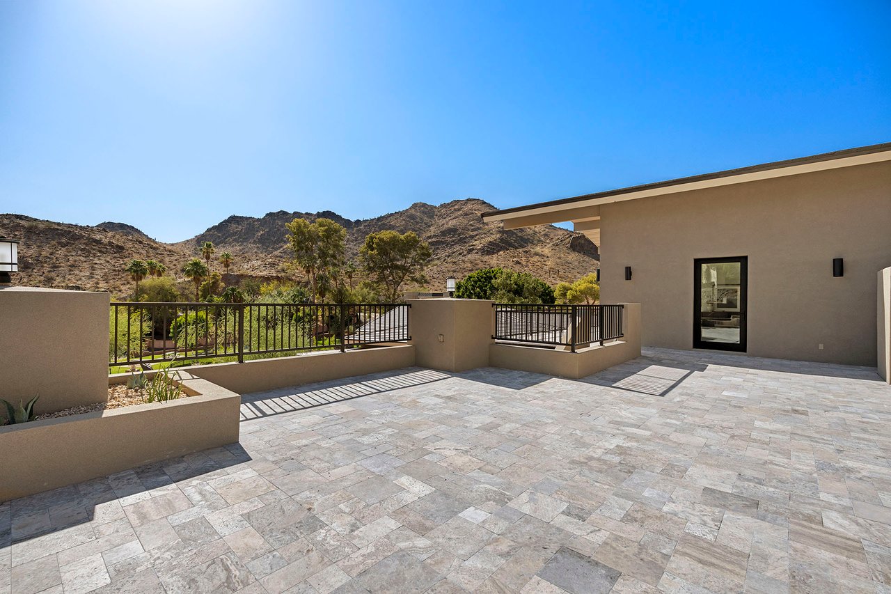 3500 E LINCOLN Drive 26