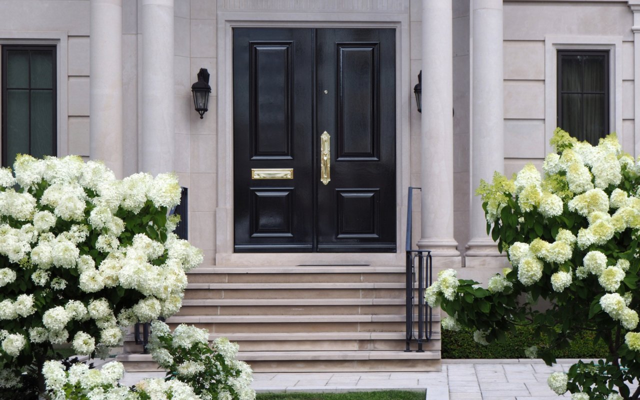 Cool Weather, Warm Welcome: How to Amp Up Your Winter Curb Appeal