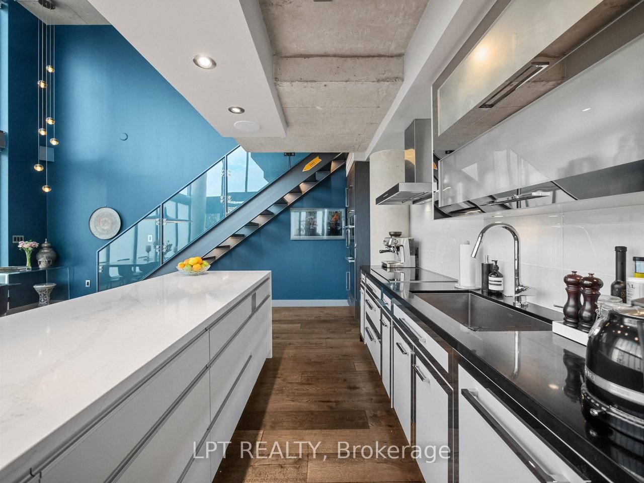 PENTHOUSE LUXURY IN KING WEST