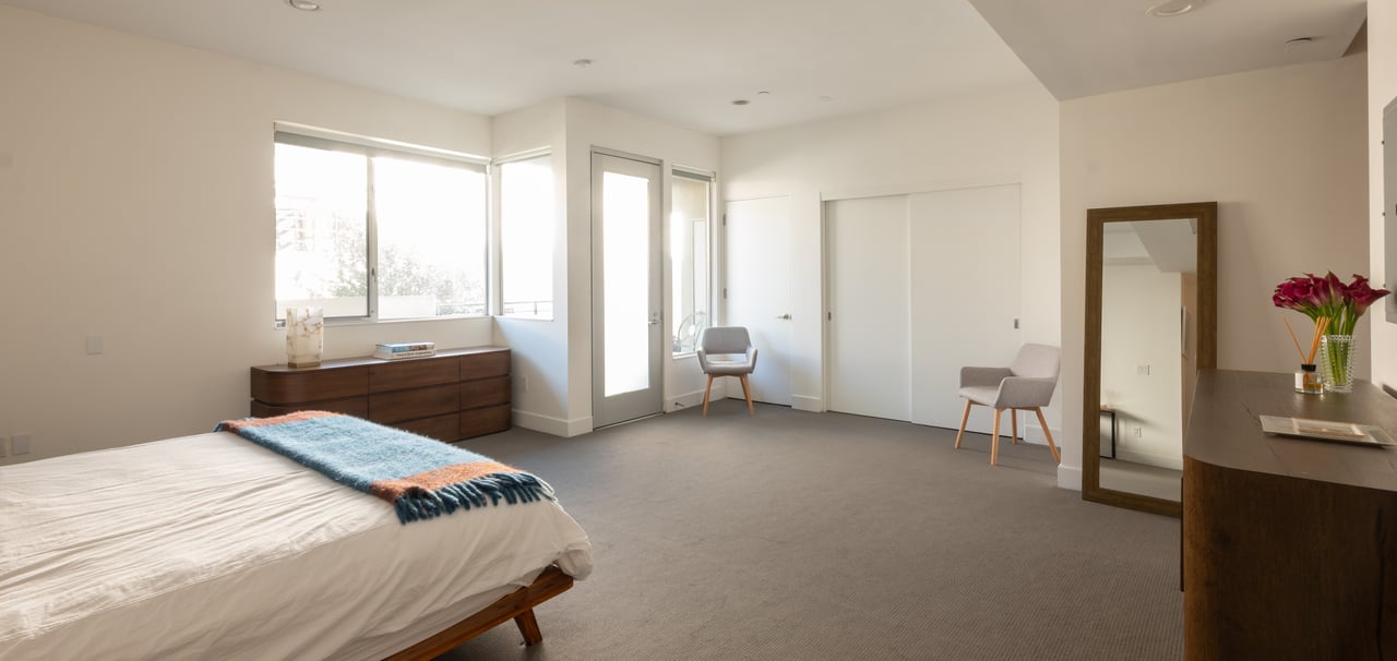 1250 N Harper Ave Unit: 411