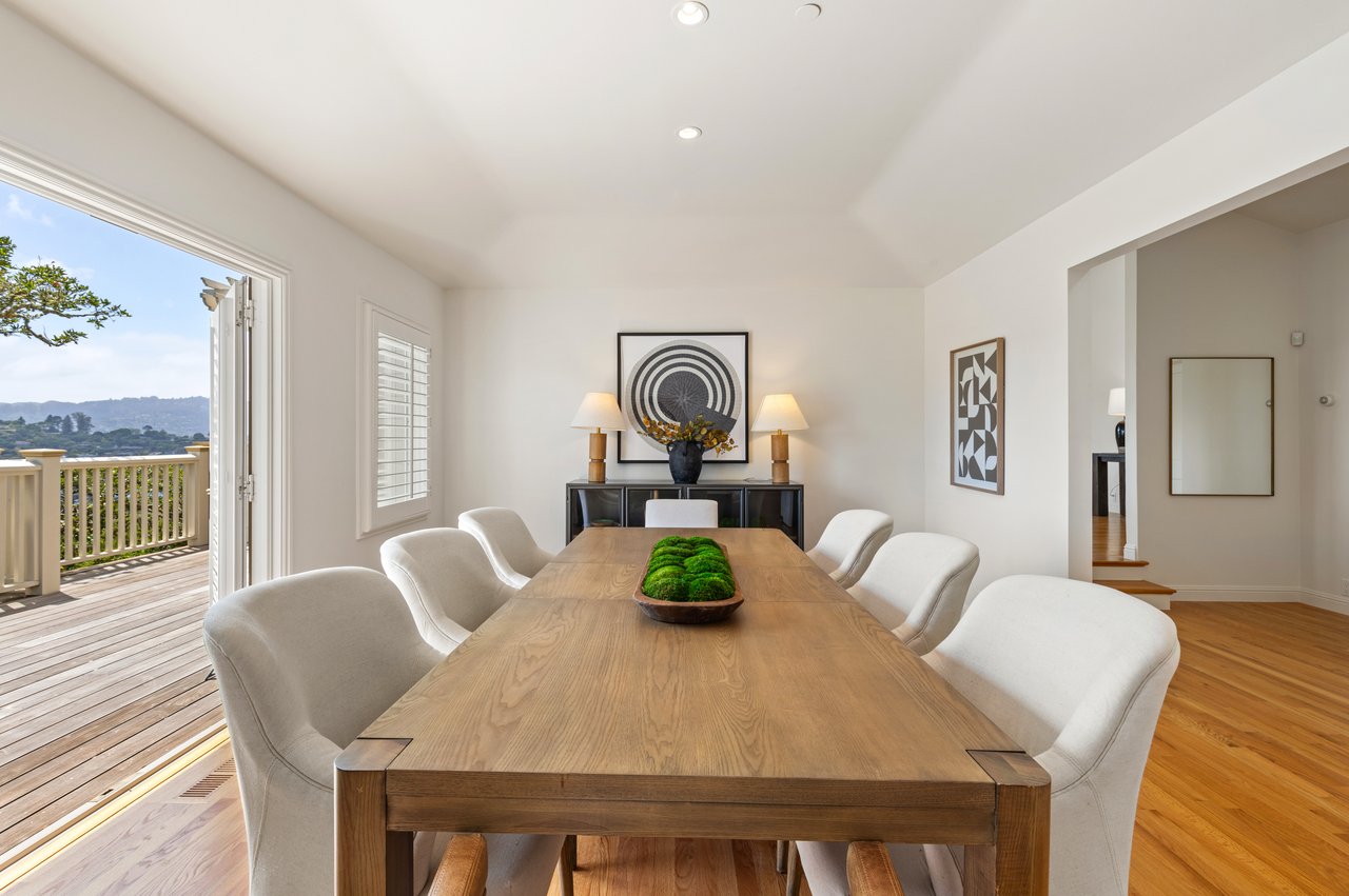 Picturesque and Private View Residence