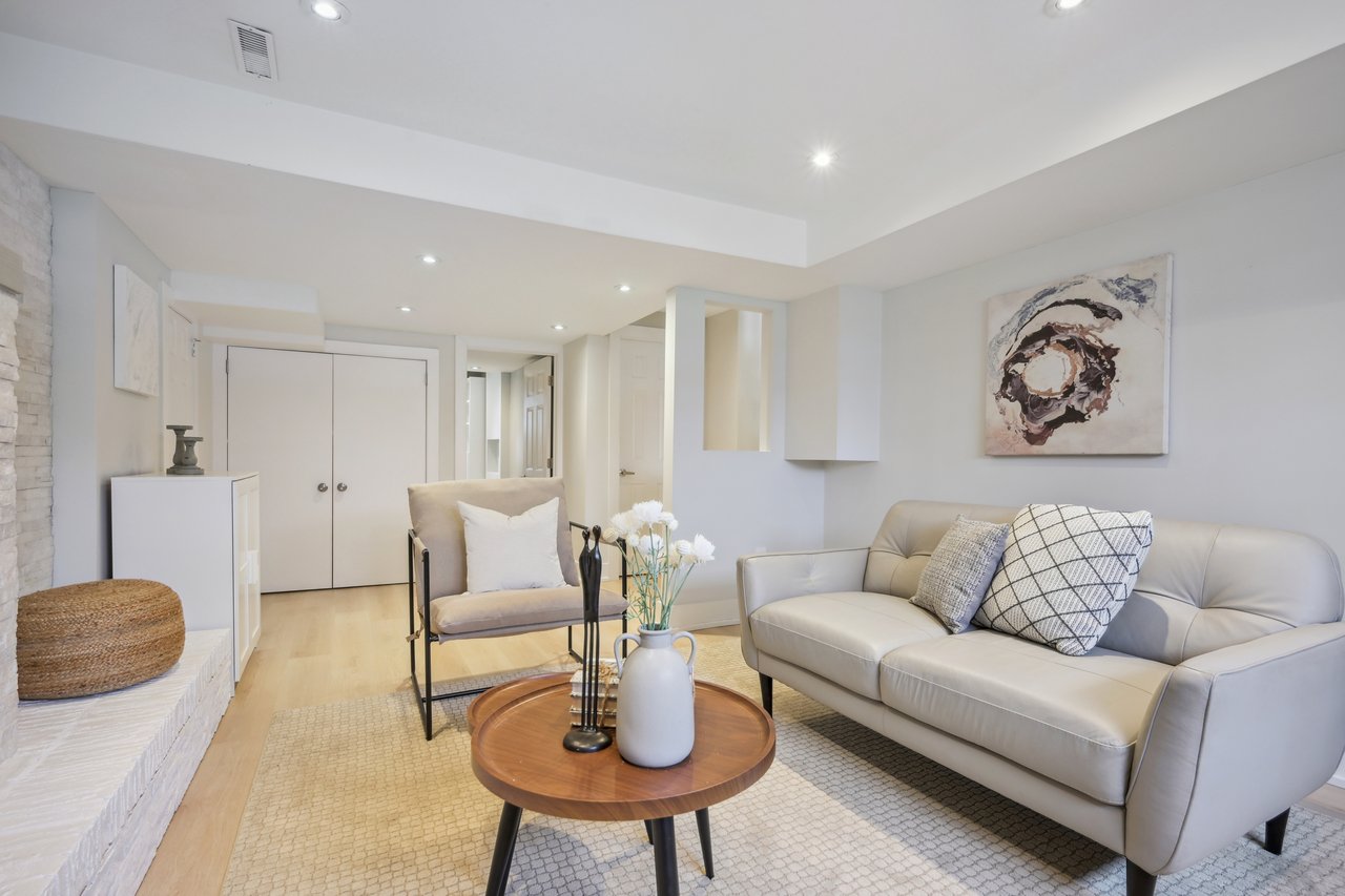 Completely Renovated Sidesplit on an Exclusive Cul-De Sac