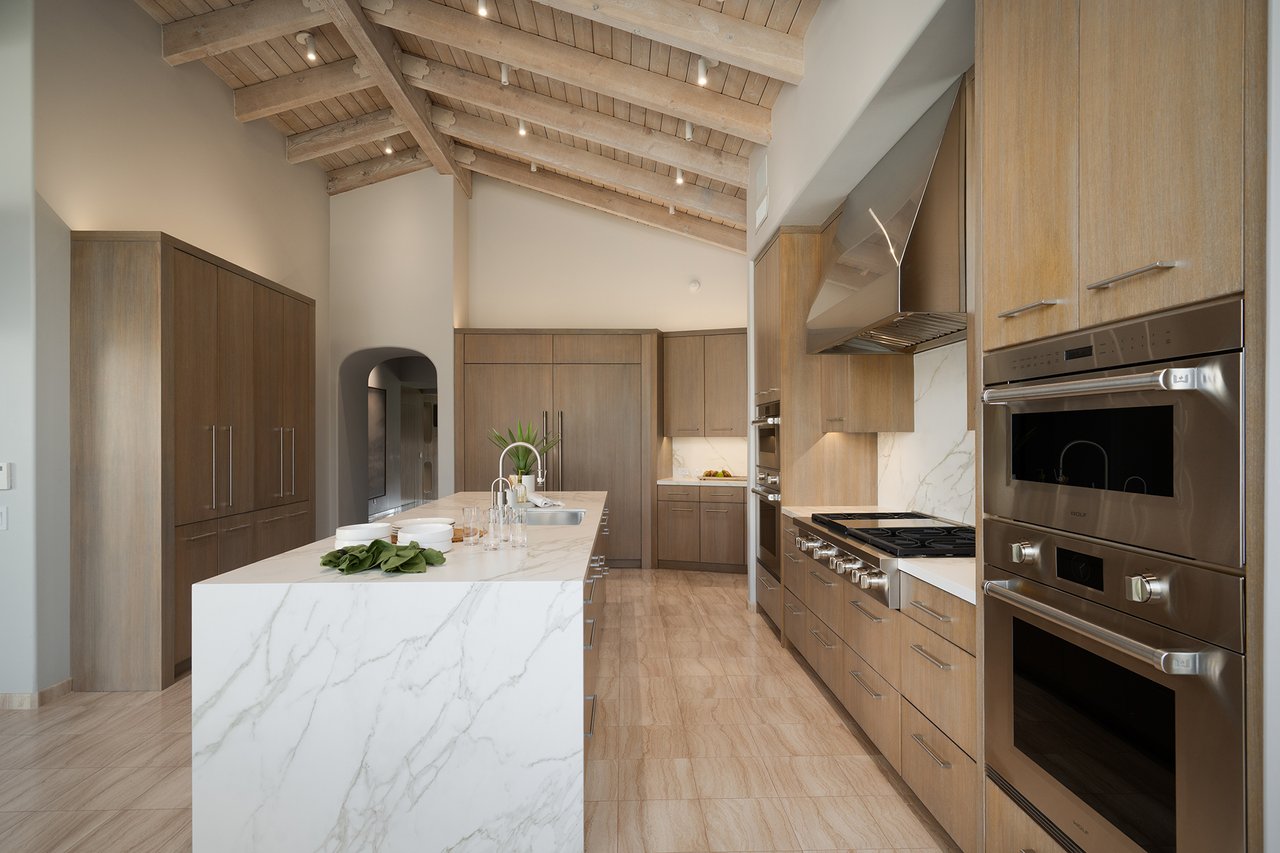 7224 N LAKESIDE Lane