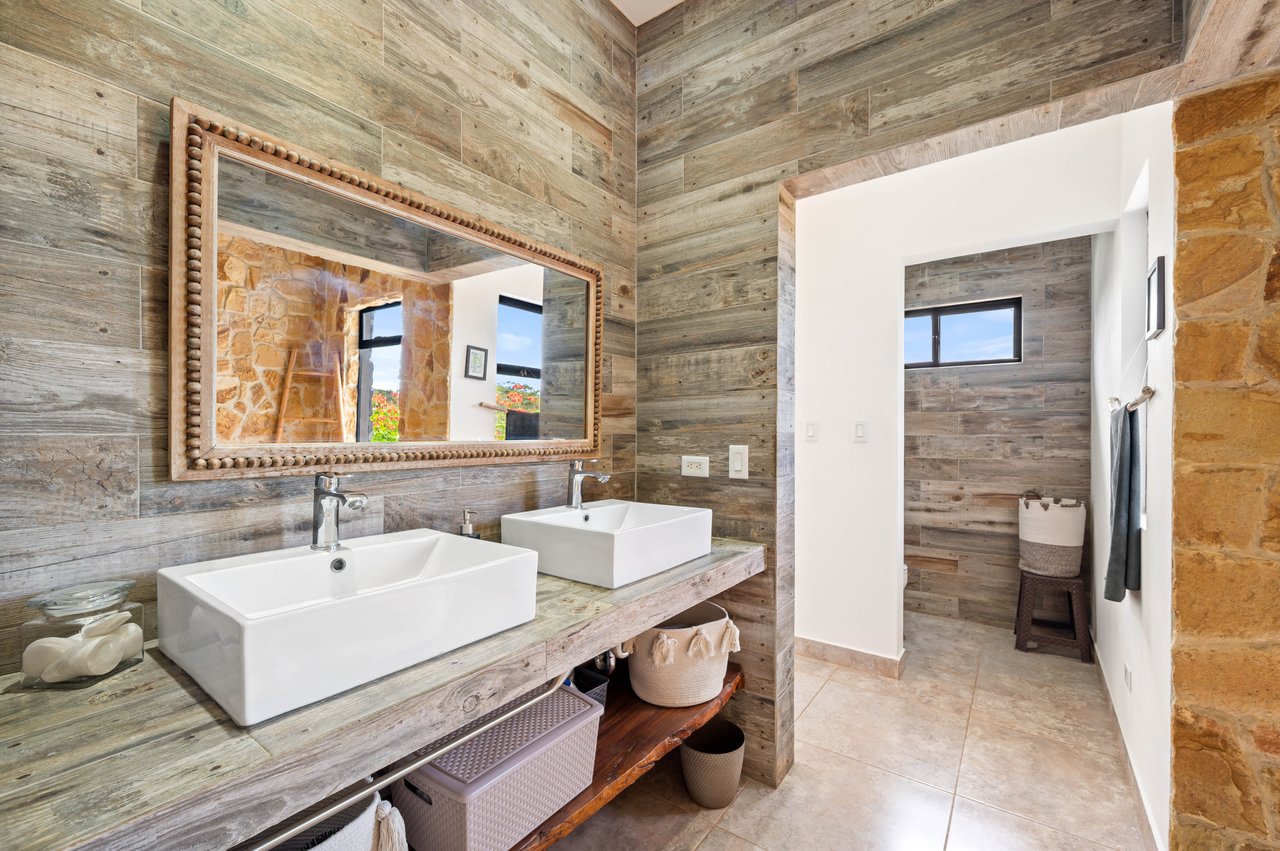 Mimi Lodge | Luxurious Mountain Retreat on 1.5 Acres Just 20 Minutes from Tamarindo