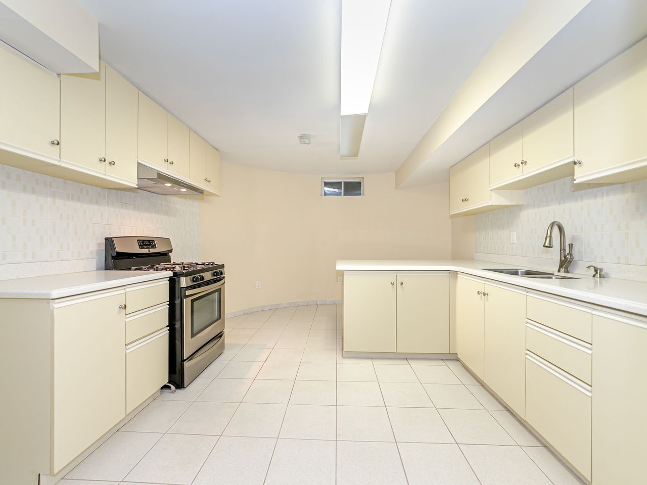 10 Edmund Crescent