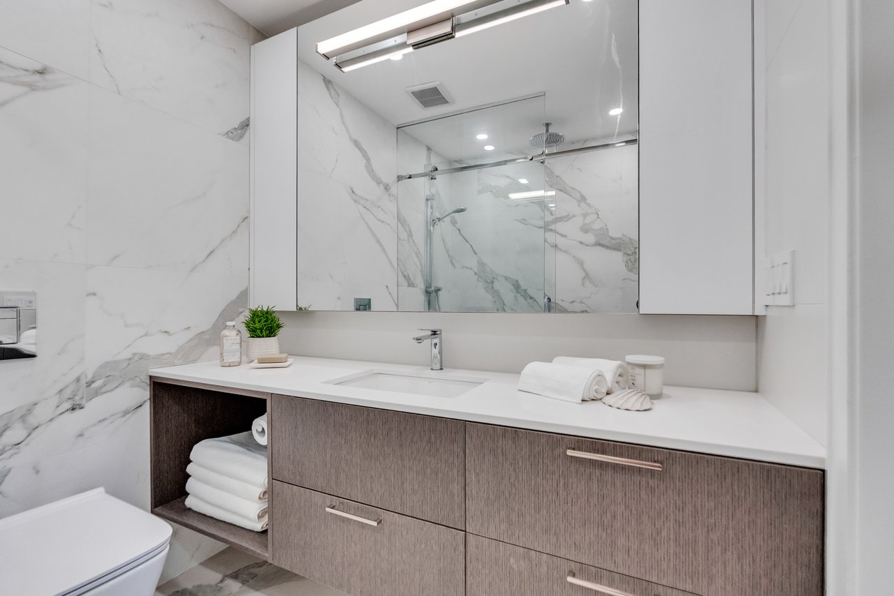 Gorgeous Upgraded Residence