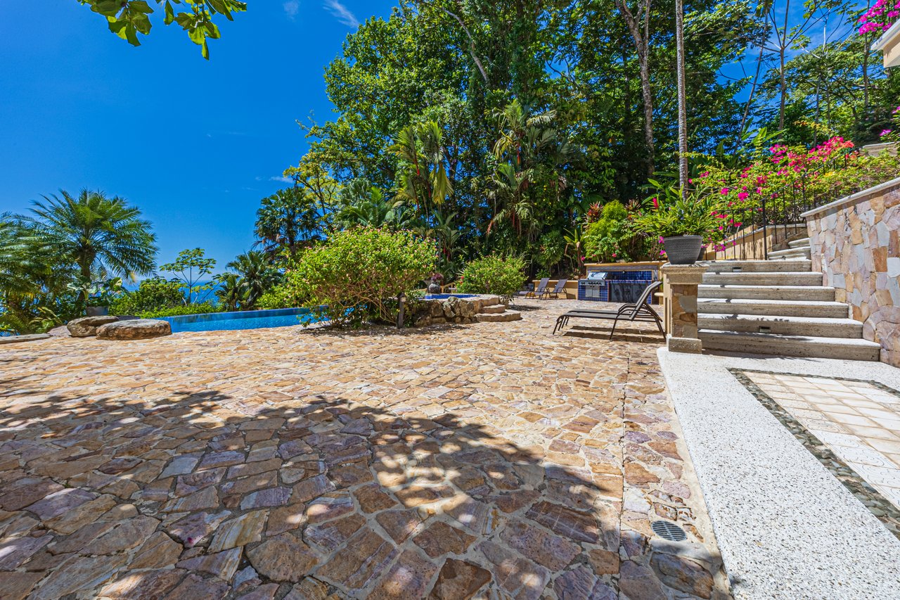 Nido Escondido, Playa Dominical