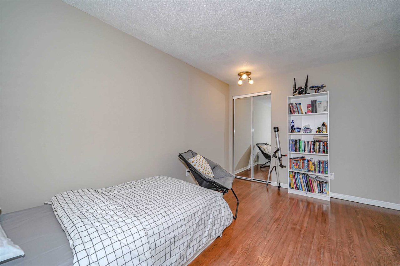 490 Elgin St N