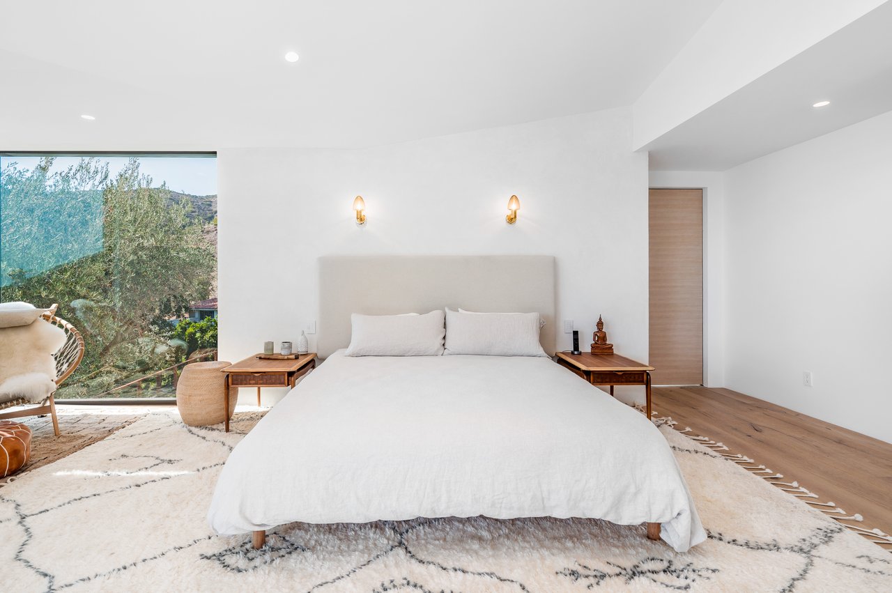 3226 Serra Rd, Malibu