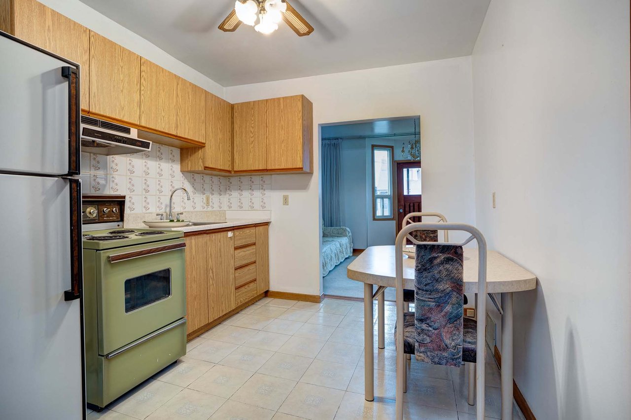 528 Carlaw Ave