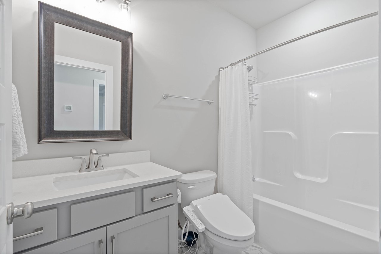 Elegant Home Near Goldsmith-Schiffman Elementary