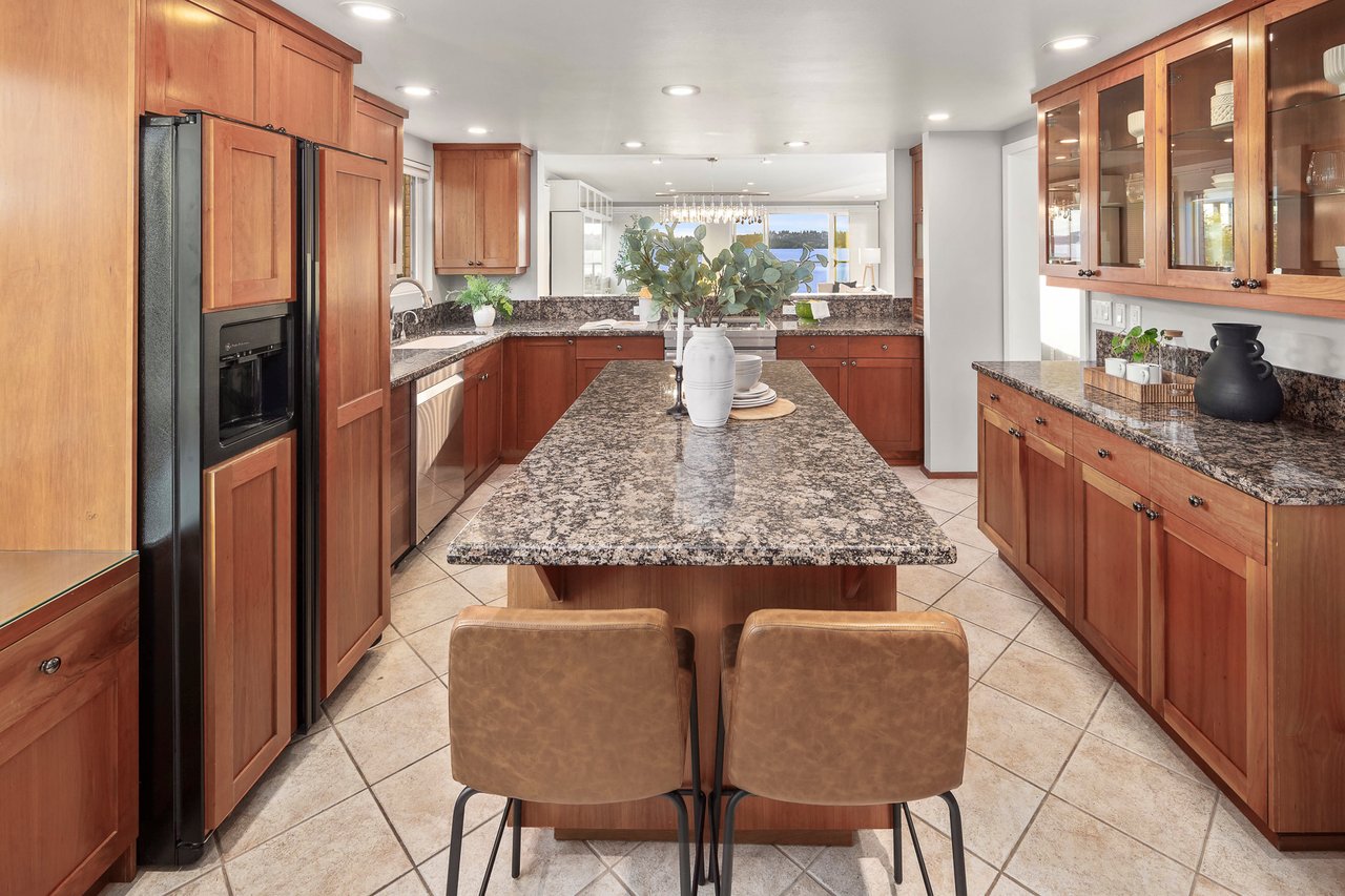 827 Lake Street S Unit: 208